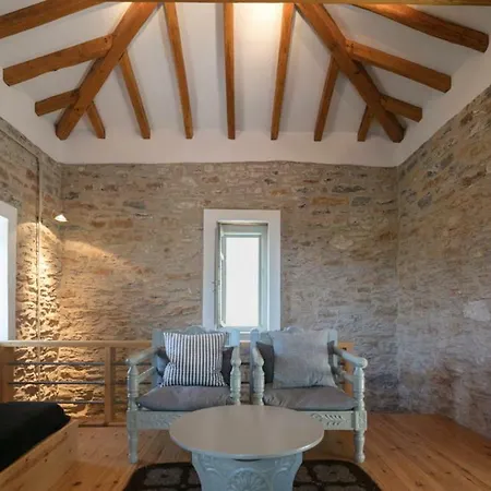 House λ * Moni Evaggelistrias